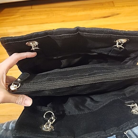 Relic Shoulder Bag - Purse / Handbag / Shoulder Bag - Quilted Black - Picture 6 of 7